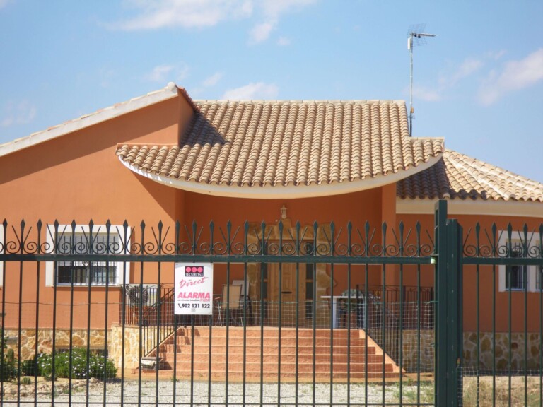 Curved Tossal Roof Tile Image